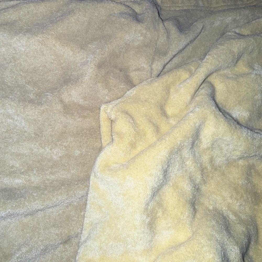 Yellow Hoodie‎ - Picture 5 of 5